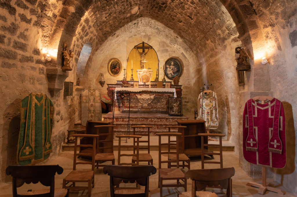 Que voir et que faire autour de Cucuron ? Explorer le sud du Luberon et visiter le château d'Ansouis.