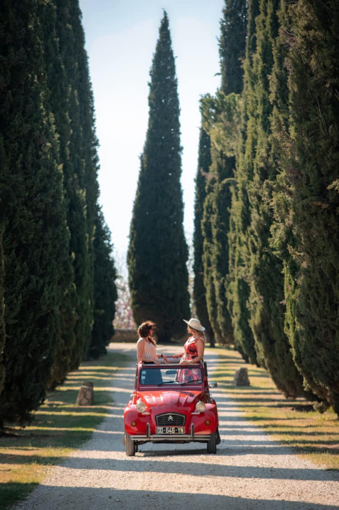 Que voir et que faire autour de Cucuron ? Explorer le sud du Luberon, en 2CV ou en randonnée, entre bonnes adresses et beaux villages.