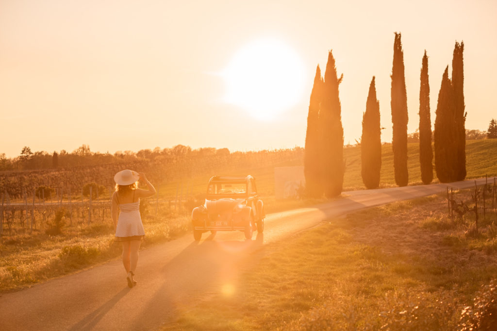 Que voir et que faire autour de Cucuron ? Explorer le sud du Luberon, en 2CV ou en randonnée, entre bonnes adresses et beaux villages.