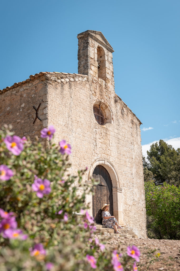 Que voir et que faire autour de Cucuron ? Explorer le sud du Luberon, en 2CV ou en randonnée, entre bonnes adresses et beaux villages.