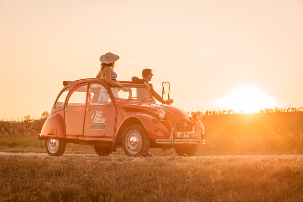 Que voir et que faire autour de Cucuron ? Explorer le sud du Luberon, en 2CV ou en randonnée, entre bonnes adresses et beaux villages.