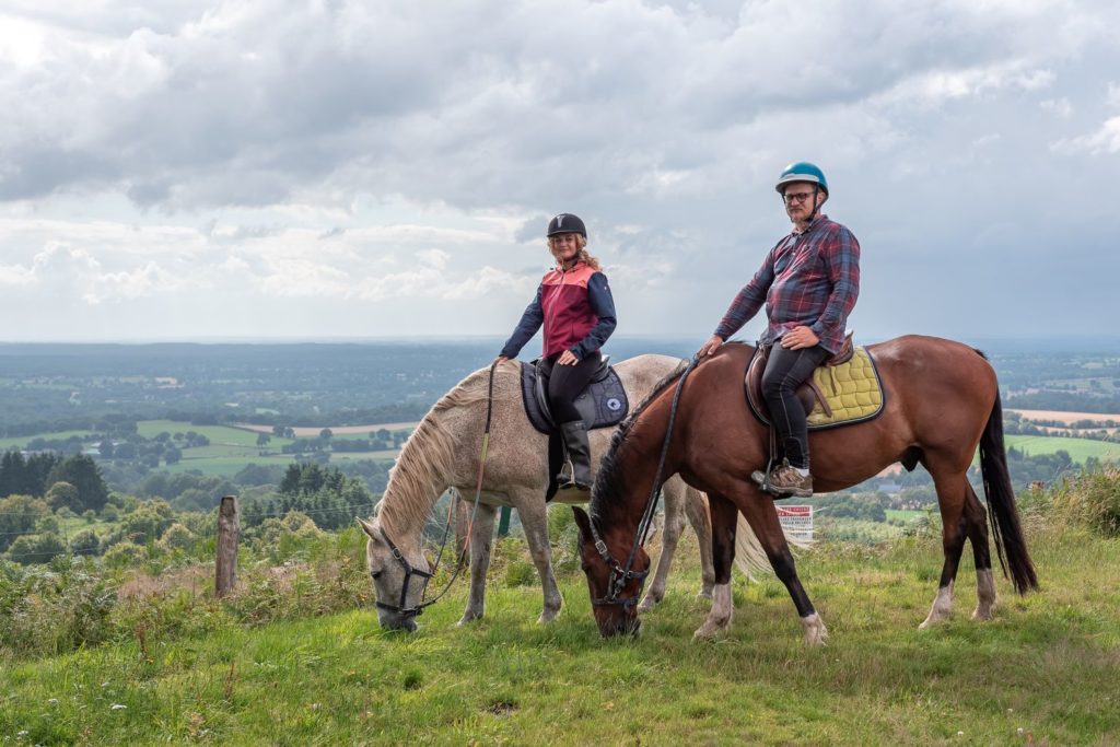 Blog sur un séjour en Mayenne, entre Sainte Suzanne, Château Gontier, tourisme équestre, cabanes et bonnes adresses. Que faire et que voir en Mayenne ?