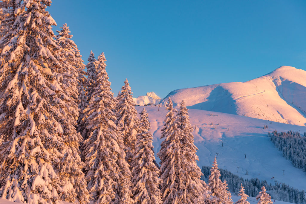 Que voir à Megève ? Blog sur un séjour d'hiver à Megève, avec bonnes adresses, ski de rando, survol du Mont Blanc, calèches, igloo...