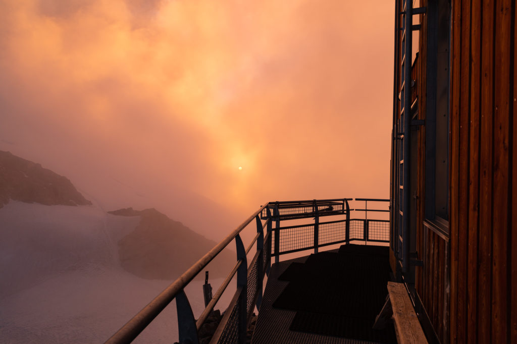 Ascension de la Meije orientale; alpinisme en Oisans : nuit au refuge de l'Aigle