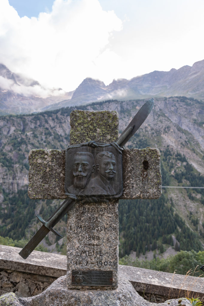 cimetiere alpinistes oisans