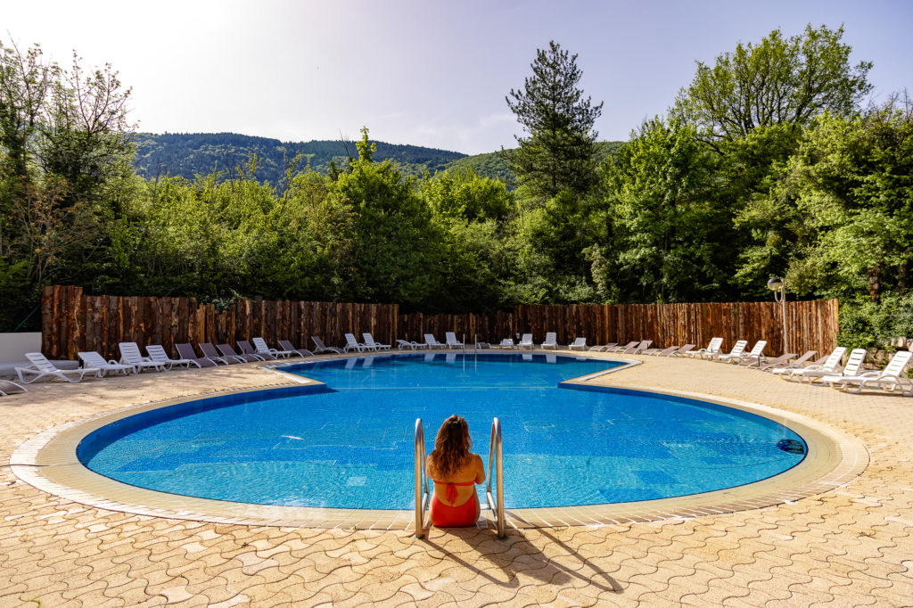 Un séjour en Haute Provence authentique : le village des Lavandes à Montbrun-les-Bains, le secret le mieux gardé de la Drôme provençale, entre lavandes et Ventoux.