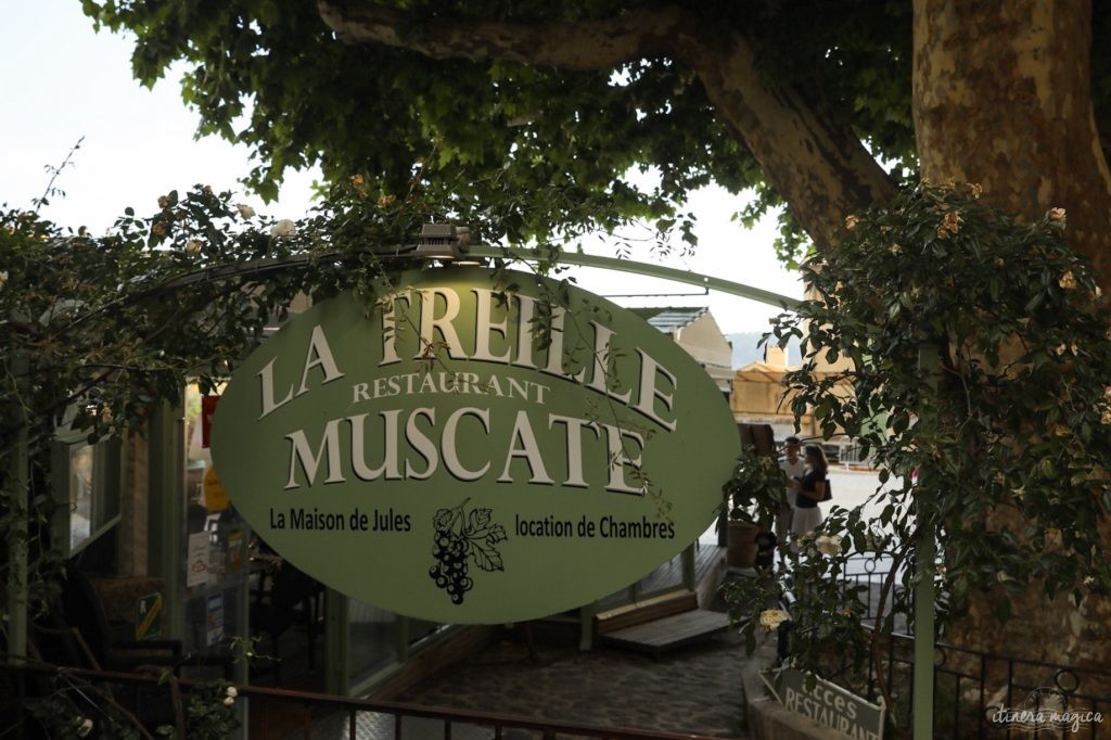 Le plus beau village de Provence : Moustiers-Sainte-Marie dans le Verdon