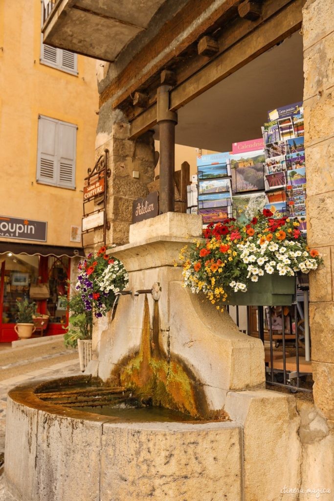 Où dormir pour visiter le Verdon ? Le village de Moustiers-Sainte-Marie, un des plus beaux villages de Provence