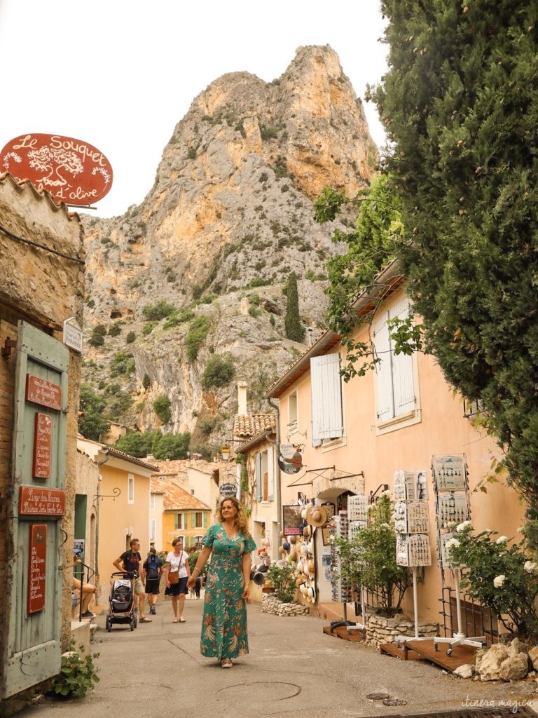 Visiter Moustiers-Sainte-Marie. Où dormir dans les gorges du Verdon ?