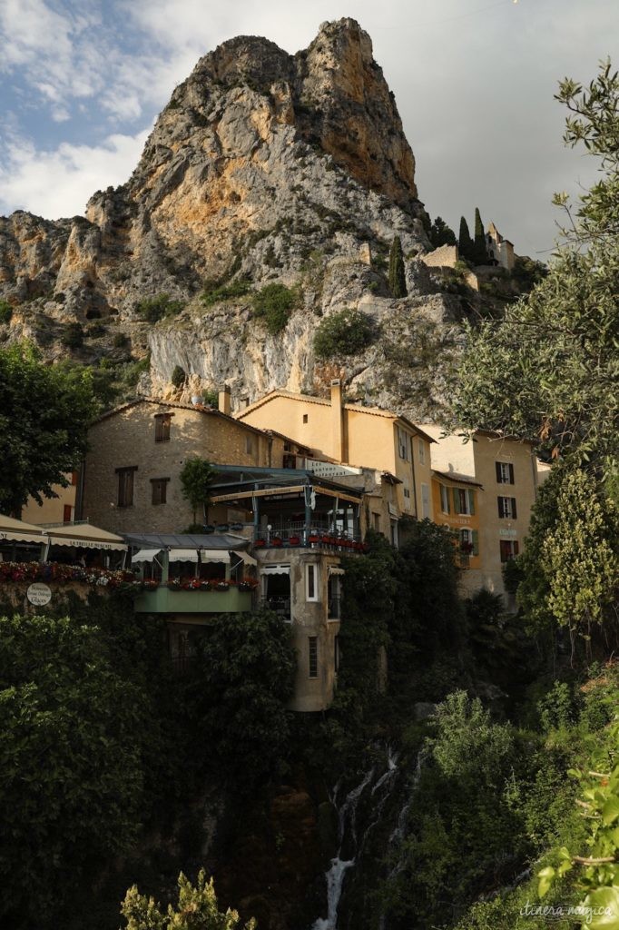 Visiter Moustiers-Sainte-Marie. Où dormir dans les gorges du Verdon ?