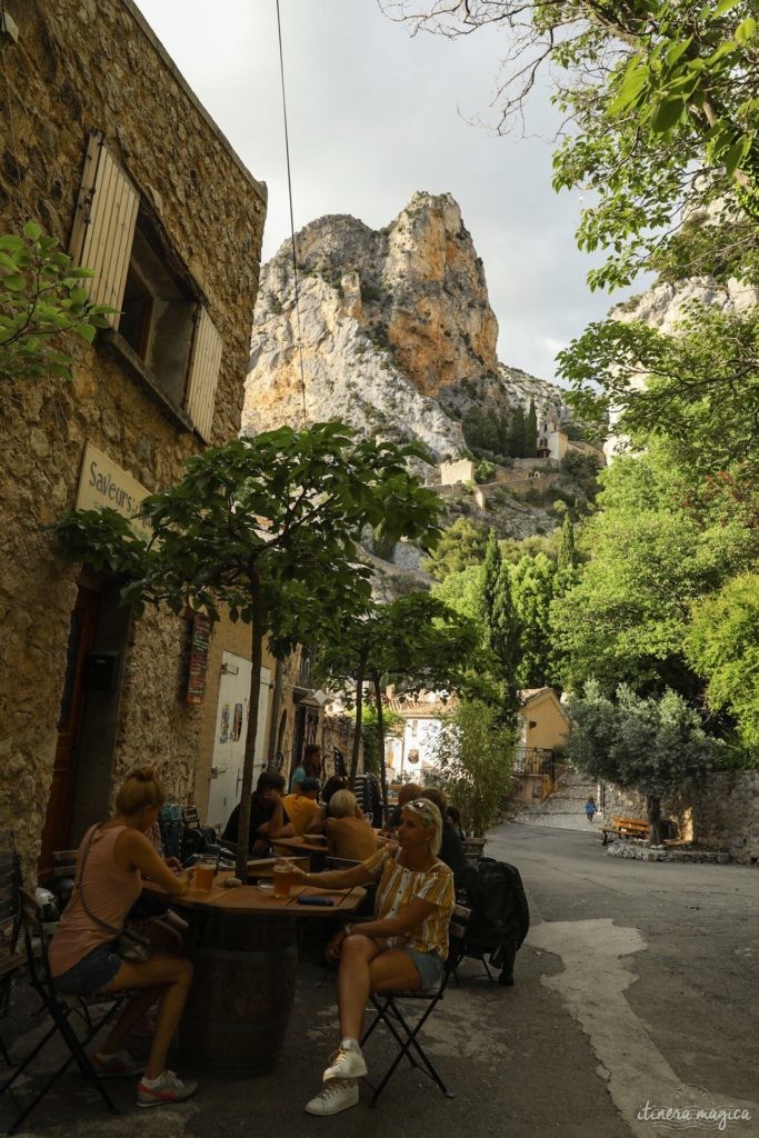 Visiter Moustiers-Sainte-Marie. Où dormir dans les gorges du Verdon ?