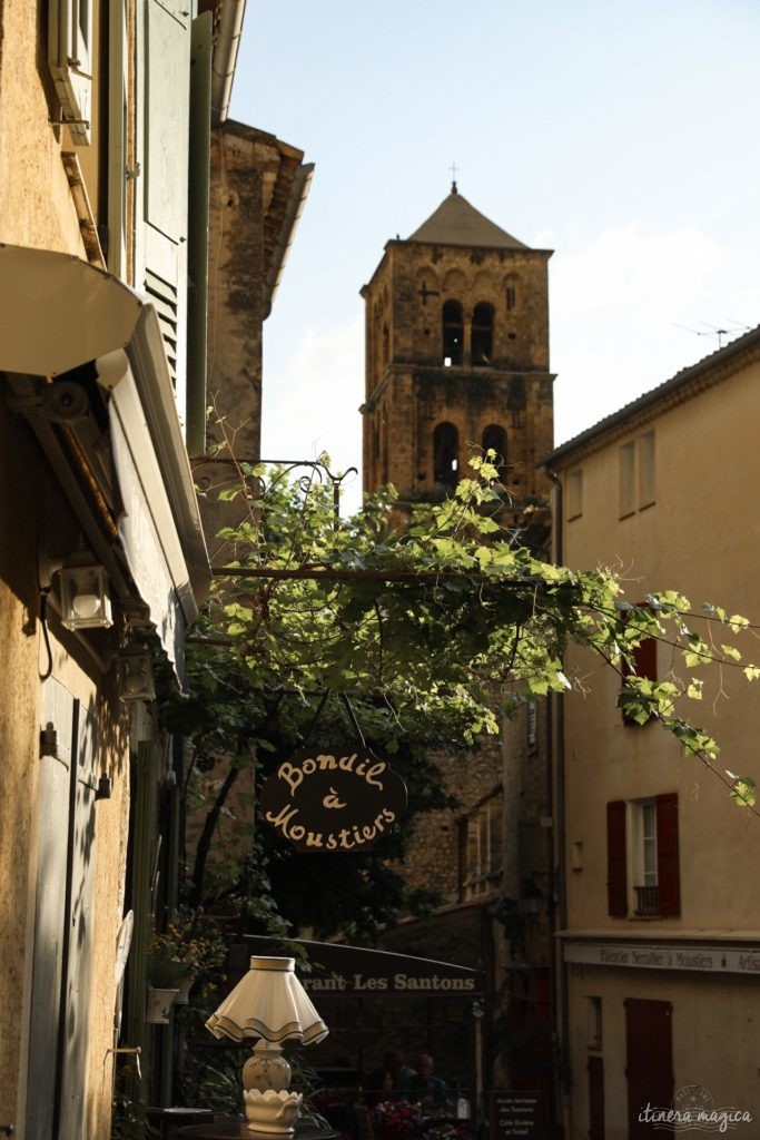 Où dormir pour visiter le Verdon ? Le village de Moustiers-Sainte-Marie, un des plus beaux villages de Provence