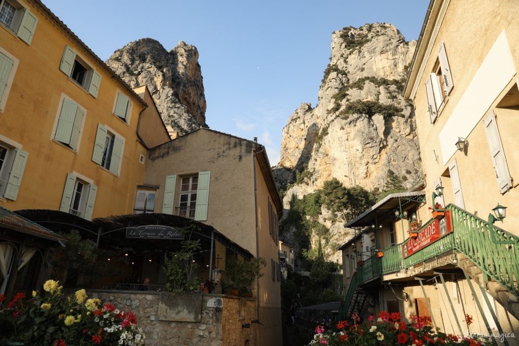 Le plus beau village de Provence : Moustiers-Sainte-Marie dans le Verdon