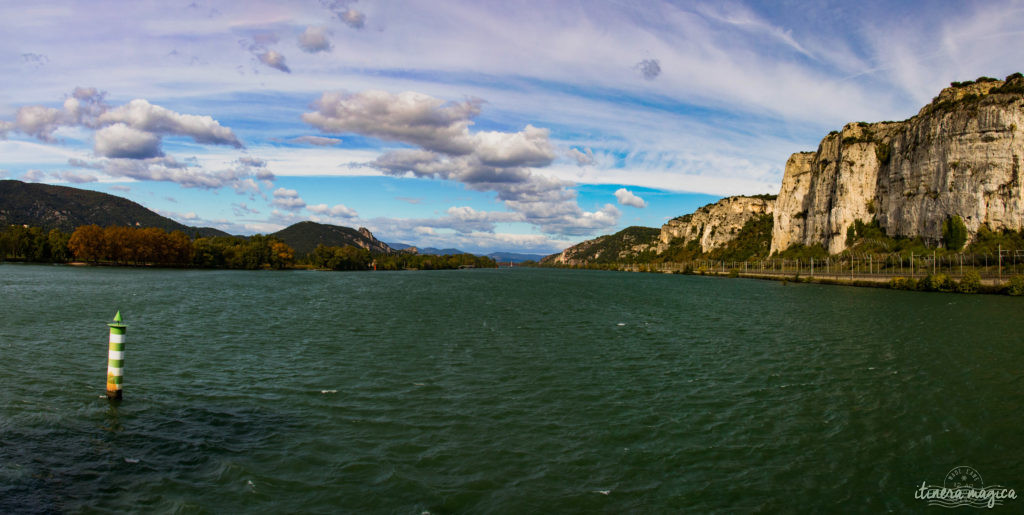 Connaissez-vous le défilé de Donzère, en Drôme provençale? Voici le pont du Robinet, les falaises du Rhône, et ma maison hantée. Histoires de fantômes.