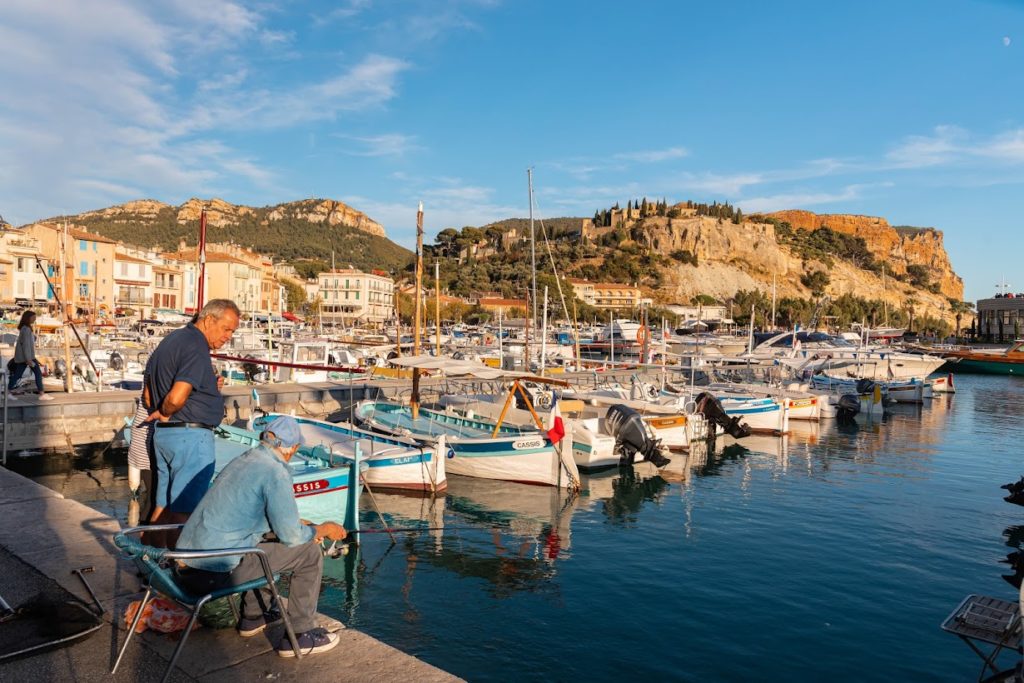 Port de cassis. Que voir sur la Côte d'Azur ? Plus beaux endroits, mes coups de coeur, mes endroits préférés, mes incontournables sur la Côte d'Azur.
