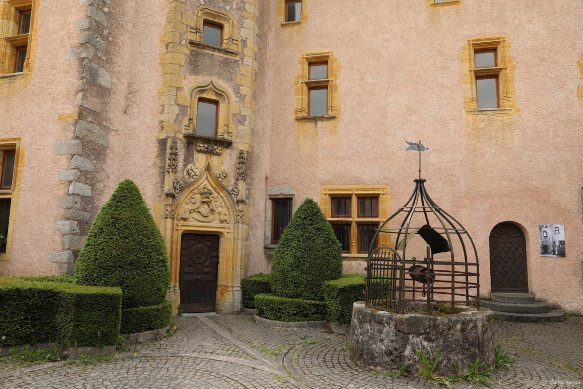 Que voir dans la Loire ? Châteaux des gorges de la Loire, randonnées en Forez, artisanat et spécialités de la Loire, villages de caractère.