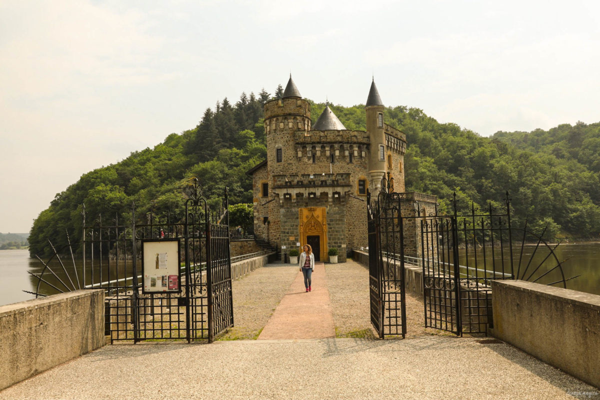 Que voir dans la Loire ? Châteaux des gorges de la Loire, randonnées en Forez, artisanat et spécialités de la Loire, villages de caractère.