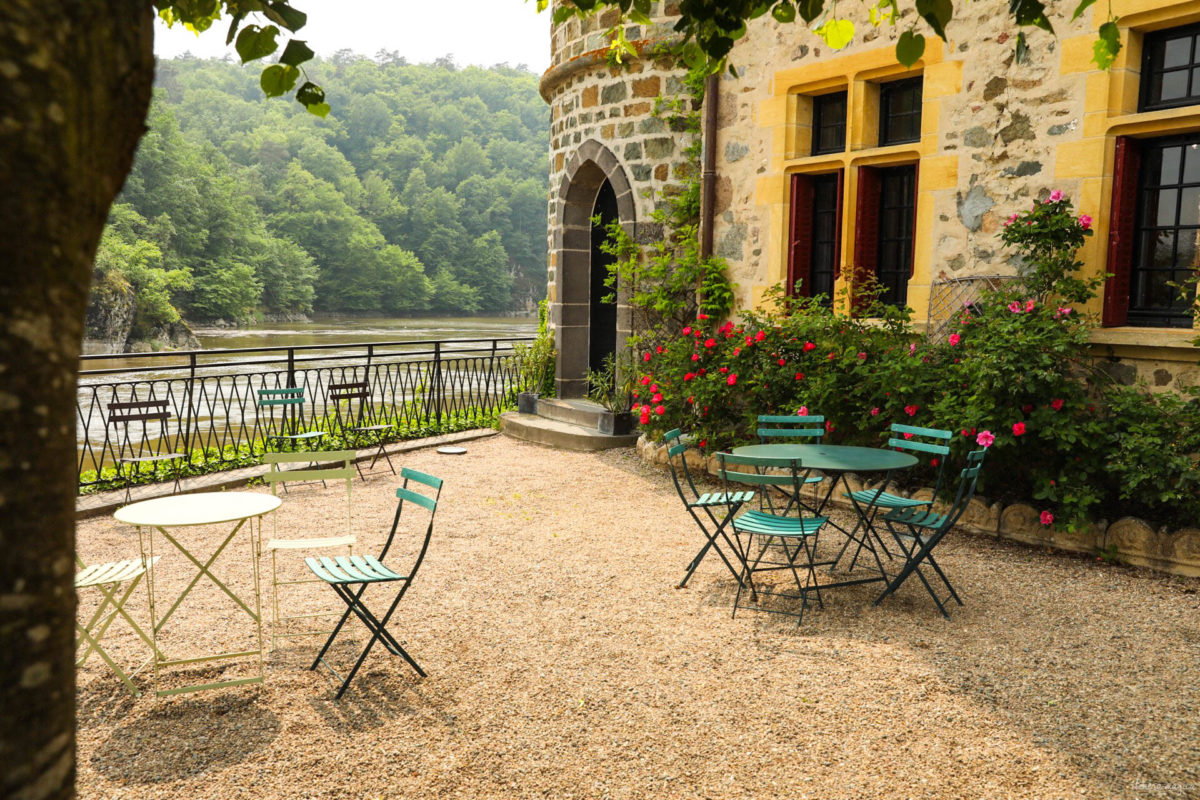 Que voir dans la Loire ? Châteaux des gorges de la Loire, randonnées en Forez, artisanat et spécialités de la Loire, villages de caractère.