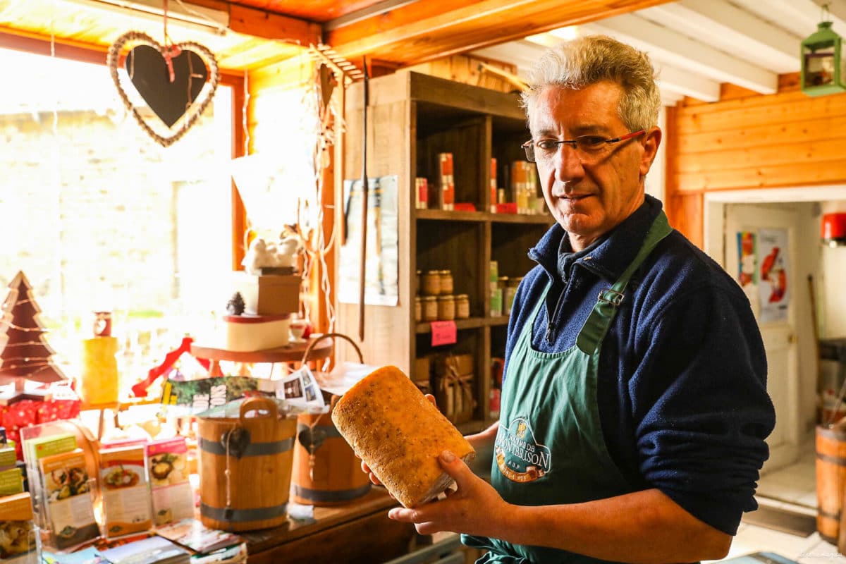 Que voir dans la Loire ? Châteaux des gorges de la Loire, randonnées en Forez, artisanat et spécialités de la Loire, villages de caractère.