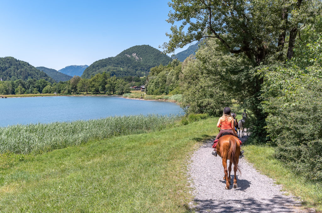 lacs de taninges et samoens a cheval