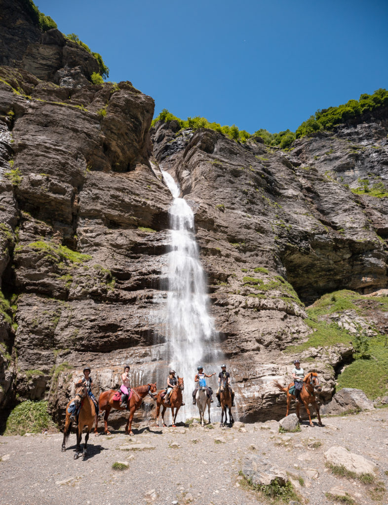 Le cirque du fer à cheval en randonnée équestre, à cheval