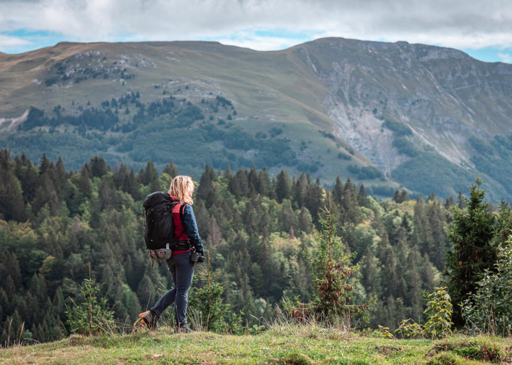 Trois jours de randonnée trek dans le Jura, en autonomie avec bivouac. Itinéraire de randonnée sur les crêtes du Jura autour de Lélex