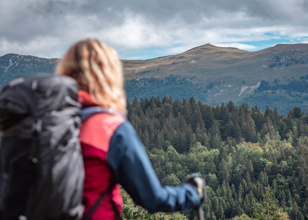 Trois jours de randonnée trek dans le Jura, en autonomie avec bivouac. Itinéraire de randonnée sur les crêtes du Jura autour de Lélex