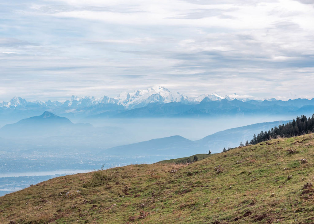 Trois jours de randonnée trek dans le Jura, en autonomie avec bivouac. Itinéraire de randonnée sur les crêtes du Jura autour de Lélex