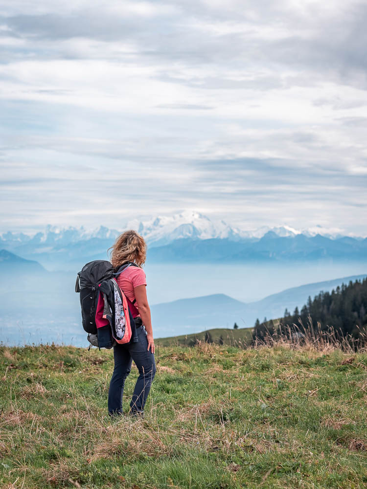 Trois jours de randonnée trek dans le Jura, en autonomie avec bivouac. Itinéraire de randonnée sur les crêtes du Jura autour de Lélex