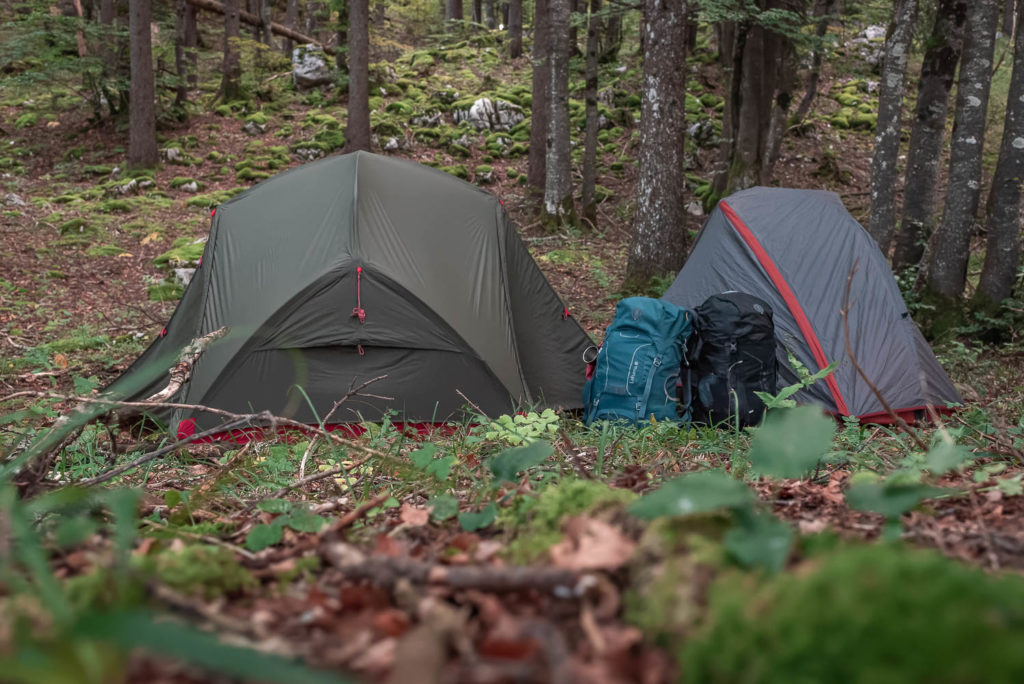 Trois jours de randonnée trek dans le Jura, en autonomie avec bivouac. Itinéraire de randonnée sur les crêtes du Jura autour de Lélex