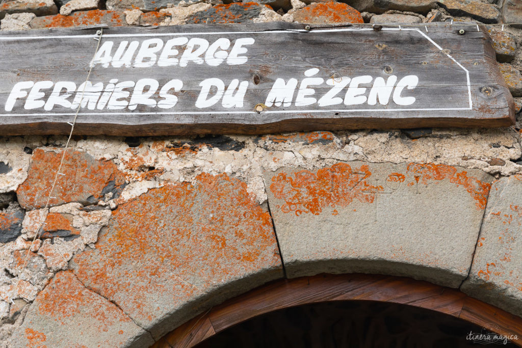 Randonnées autour du Mont Mézenc, bonnes adresses en Mézenc, gîte Auvergne Ardèche