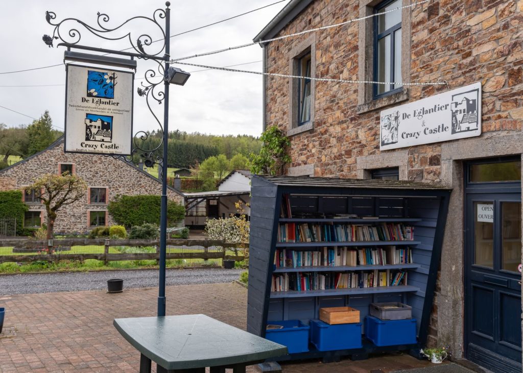 que faire en ardenne belge ? visiter redu village du livre