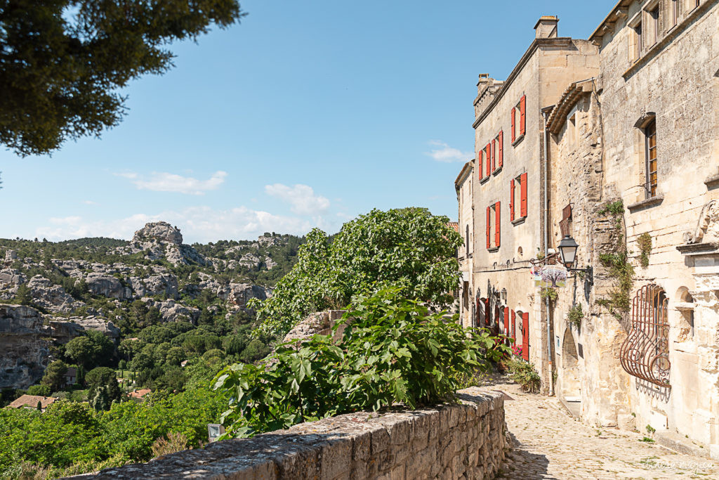 Road trip rétro en voiture ancienne dans les Alpilles : que voir dans les Alpilles ? Explorer les Alpilles en 2 CV