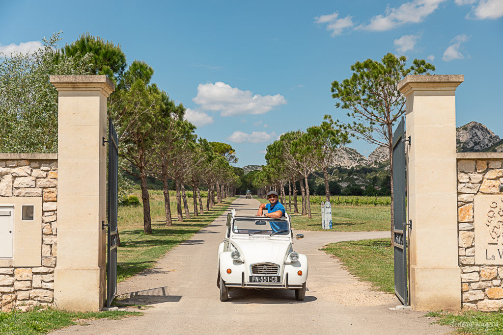 Road trip rétro en voiture ancienne dans les Alpilles : que voir dans les Alpilles ? Explorer les Alpilles en 2 CV