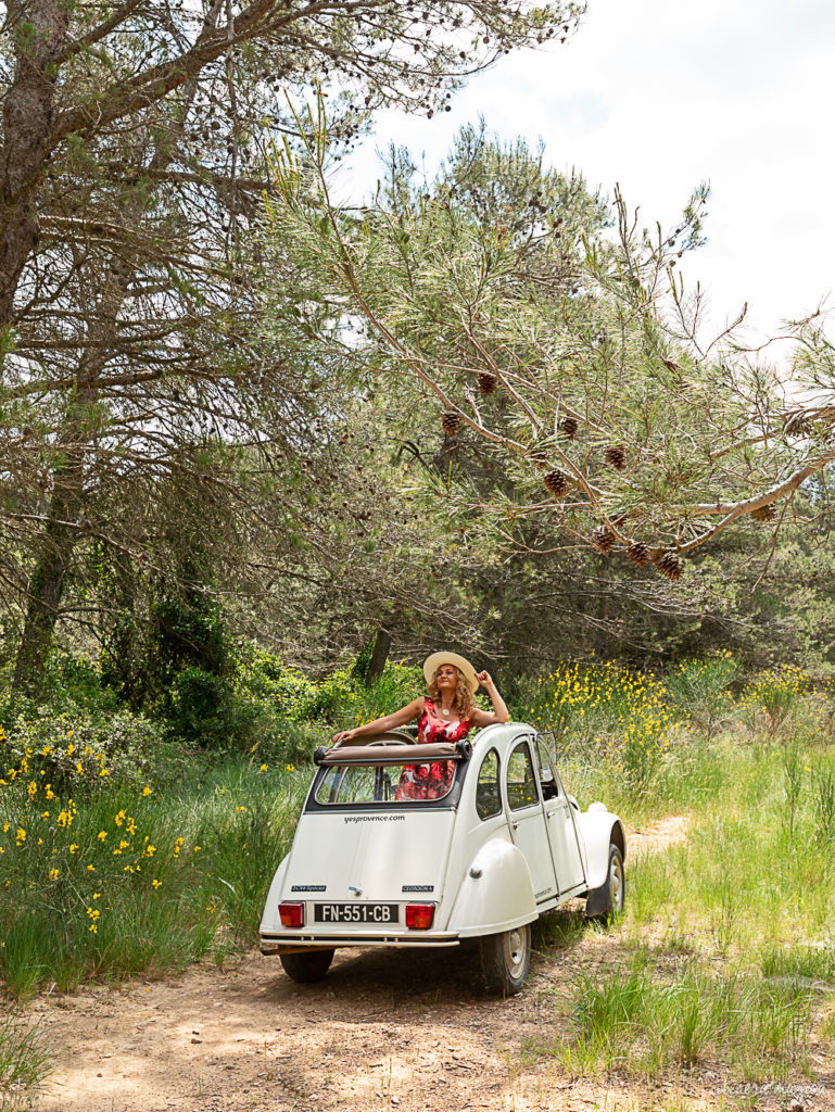 Road trip rétro en voiture ancienne dans les Alpilles : que voir dans les Alpilles ? Explorer les Alpilles en 2 CV