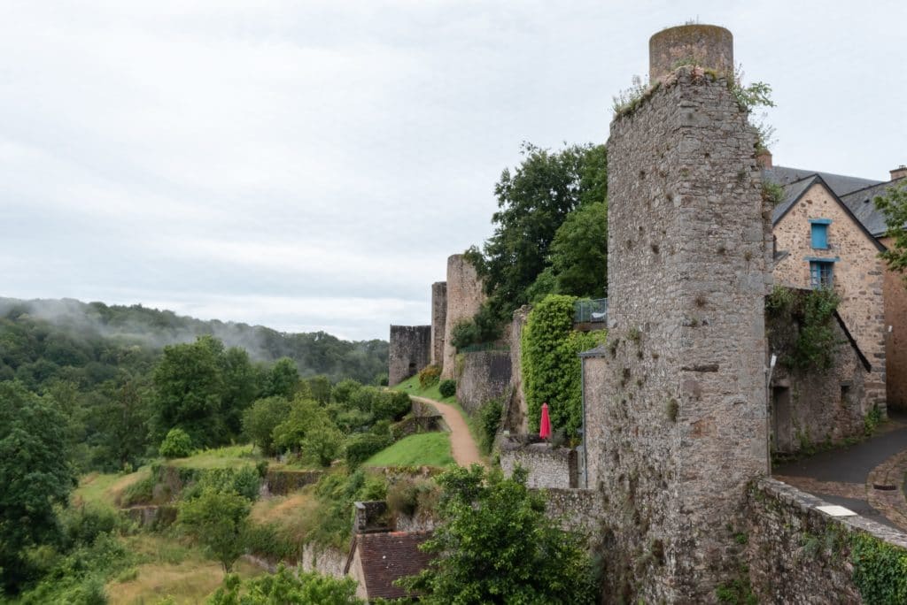 Blog sur la Mayenne, que voir en Mayenne : sainte suzanne bonnes adresses