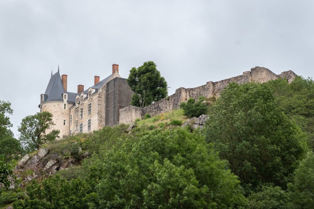 Blog sur la Mayenne, que voir en Mayenne : sainte suzanne chemin des moulins