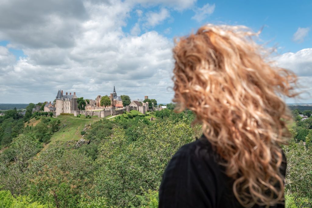 Blog sur un séjour en Mayenne, entre Sainte Suzanne, Château Gontier, tourisme équestre, cabanes et bonnes adresses. Que faire et que voir en Mayenne ?