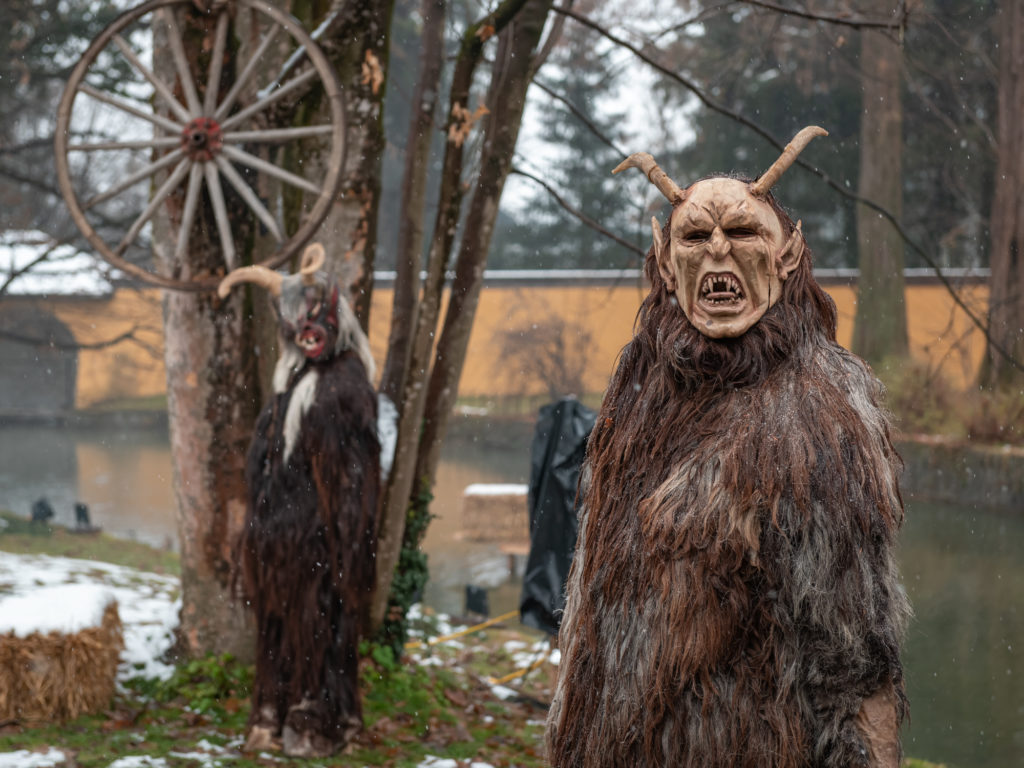 Visiter Salzbourg en hiver : les plus beaux marchés de Noël de Salzbourg, à voir en décembre. Marché de noël du château de Hellbrunn