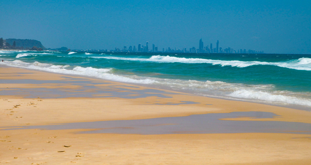 surfers paradise goldcoast australie plage skyline