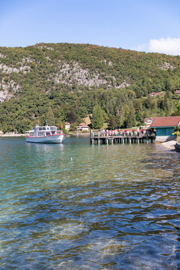 Que voir et que faire sur le lac d'Annecy? Les joyaux du lac d'Annecy : Talloires, un tour en bateau sur le lac d'Annecy, un vol en parapente à la Forclaz, de très bonnes adresses secrètes au bord du lac d'Annecy