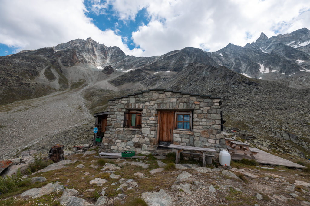 randonnées arolla randonnées val d'hérens cabane de la tsa