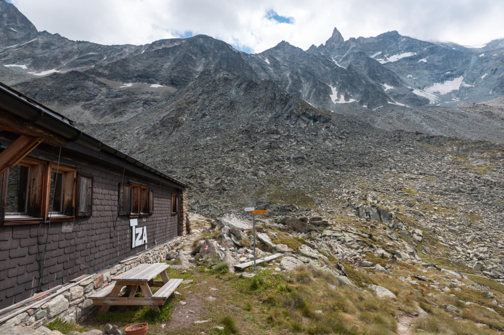 randonnées arolla randonnées val d'hérens cabane de la tsa