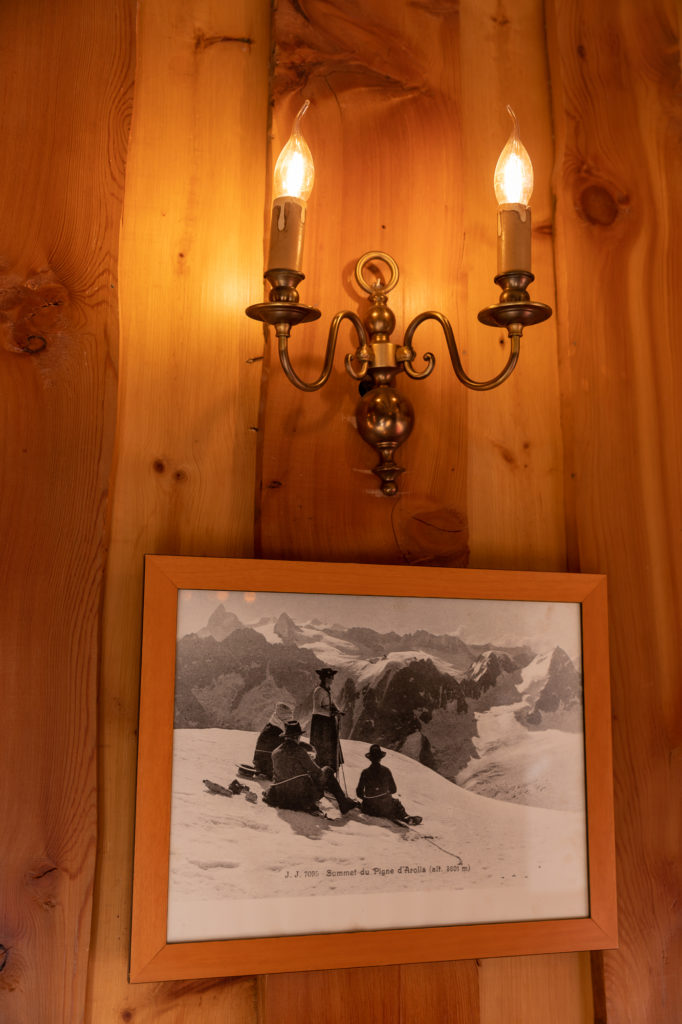 Blog que voir à Arolla : le grand hôtel Kurhaus au dessus du glacier d'Arolla, val d'Hérens