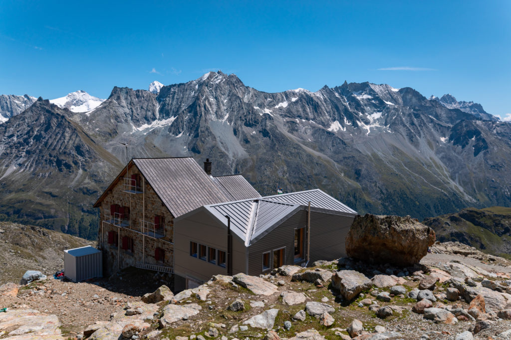 Randonnées en Val d'Hérens, randonnées à Arolla : la cabane des aiguilles rouges