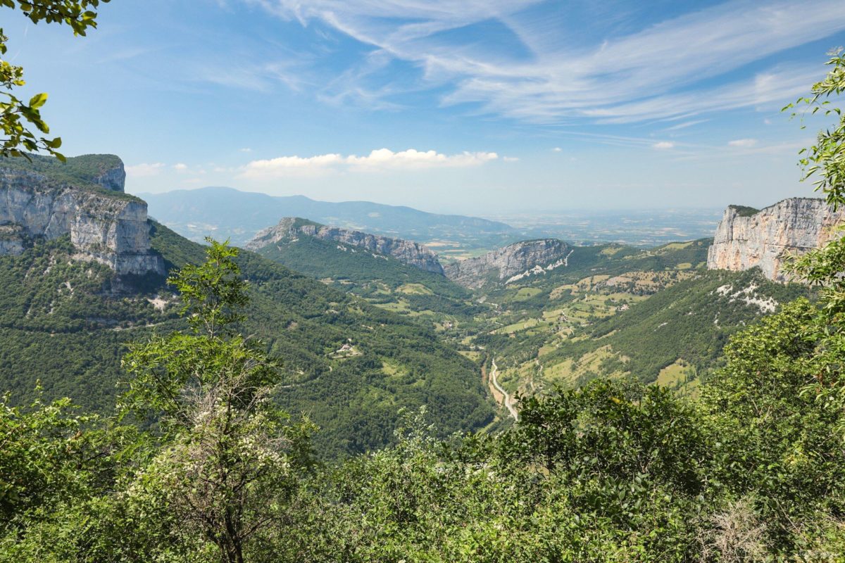 Découvrez les meilleures activités outdoor en Vercors : parapente, spéléologie, équitation, vélo, luge, canirando, etc. Activités de plein air dans les Alpes en été. #vercors