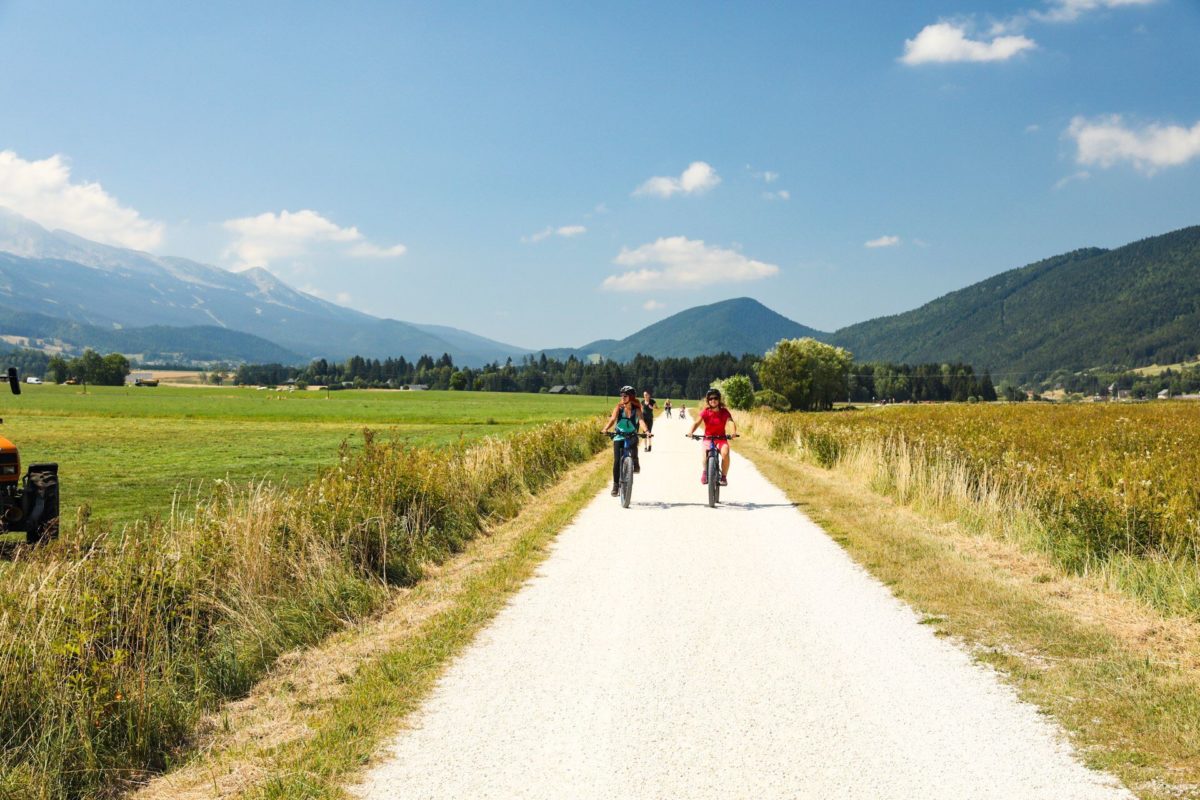 Découvrez les meilleures activités outdoor en Vercors : parapente, spéléologie, équitation, vélo, luge, canirando, etc. Activités de plein air dans les Alpes en été. #vercors