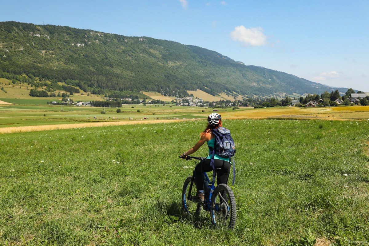 Découvrez les meilleures activités outdoor en Vercors : parapente, spéléologie, équitation, vélo, luge, canirando, etc. Activités de plein air dans les Alpes en été. #vercors