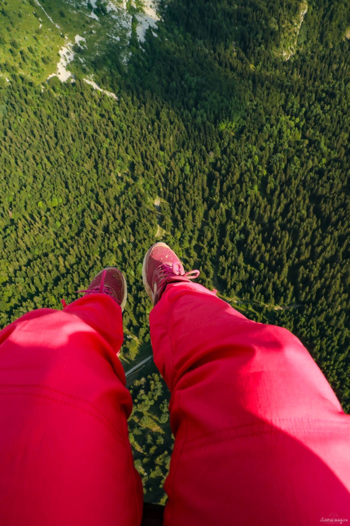 Découvrez les meilleures activités outdoor en Vercors : parapente, spéléologie, équitation, vélo, luge, canirando, etc. Activités de plein air dans les Alpes en été. #vercors