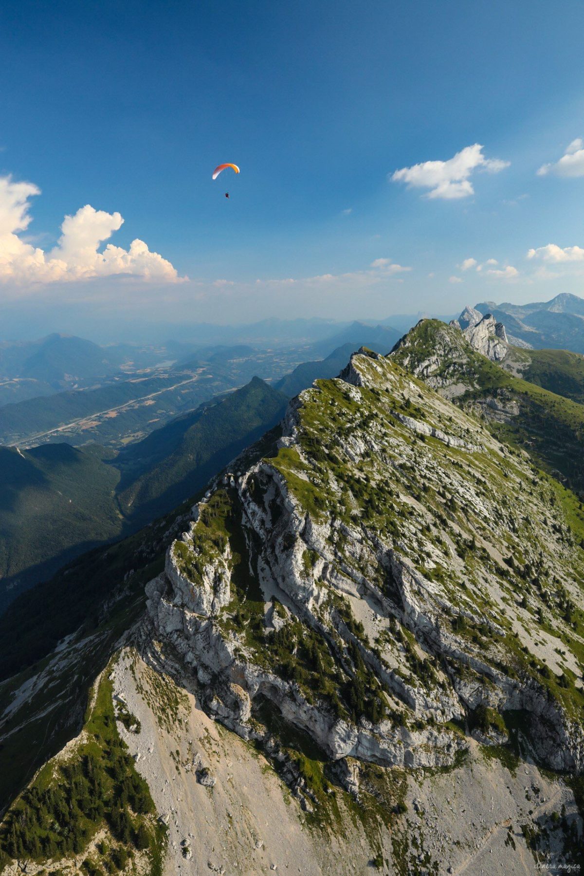 Découvrez les meilleures activités outdoor en Vercors : parapente, spéléologie, équitation, vélo, luge, canirando, etc. Activités de plein air dans les Alpes en été. #vercors